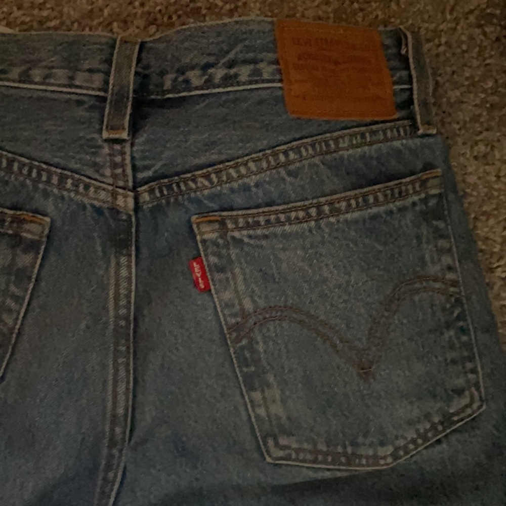 Levi’s - Picture 2 of 3